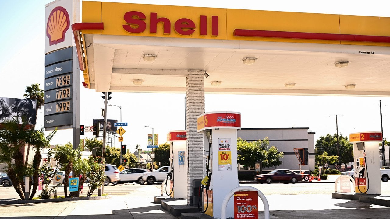 Gas prices hit 4-year low ahead of Memorial Day weekend - Peter Theil